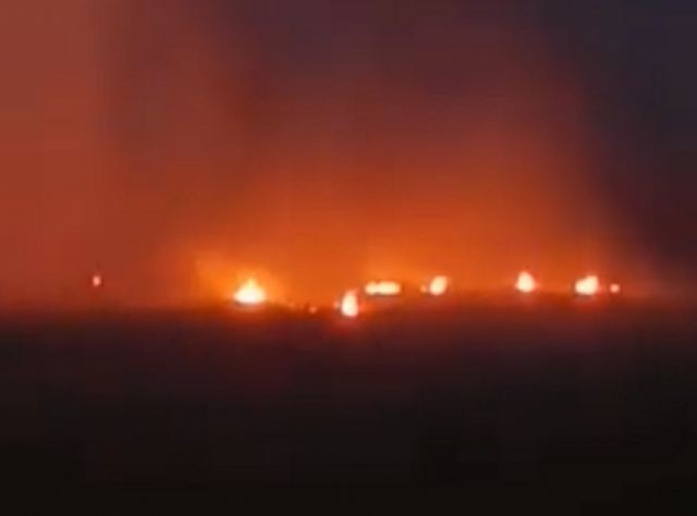 Έβρος: Νέα άγρια επεισόδια! Πρόσφυγες έβαλαν φωτιές και προσπαθούν να ρίξουν το φράχτη