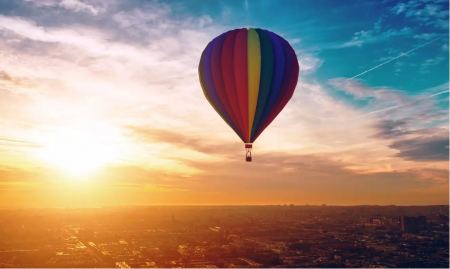 Τραγωδία στη Βρετανία - Αερόστατο πήρε φωτιά στον αέρα, νεκρός ο χειριστής