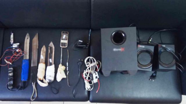 Δομοκός: Αυτοσχέδια μαχαίρια, σουβλιά και κινητά στα κελιά κρατουμένων (ΦΩΤΟ)