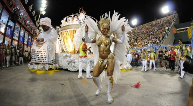 Βραζιλία: Θα αργήσουμε να ξαναδούμε καρναβάλι στο Ρίο - Η χώρα &quot;χορεύει&quot; στο ρυθμό του κορωνοϊού