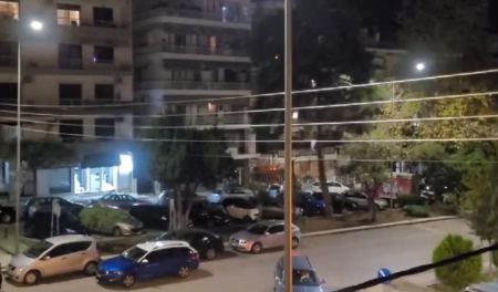 Θεσσαλονίκη: Μία βλάβη στον ηλεκτροφωτισμό μετέτρεψε γειτονιά της Καλαμαριάς σε… ντίσκο (ΒΙΝΤΕΟ)