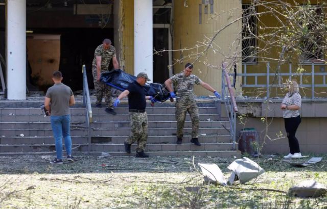 Ουκρανία: Οργή για το κλειστό καταφύγιο στο Κίεβο την ώρα ρωσικής επίθεσης – Δύο γυναίκες και ένα παιδί σκοτώθηκαν