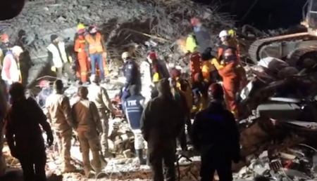 Συνεχίζονται τα θαύματα στα ερείπια μία εβδομάδα μετά το φονικό σεισμό στην Τουρκία
