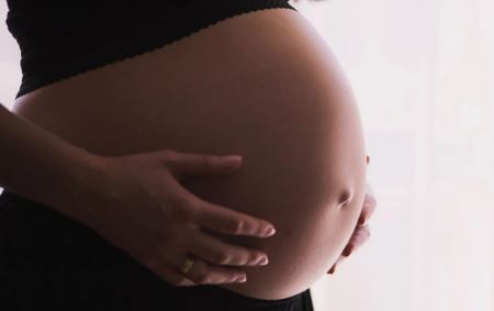 Οι επιστήμονες μόλις εντόπισαν τι προκαλεί τις εξαντλητικές ναυτίες στην εγκυμοσύνη - και, ίσως, τη θεραπεία τους