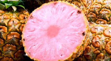 Μεγάλο ενδιαφέρον για τον ροζ ανανά που έκανε την εμφάνιση του στην αγορά