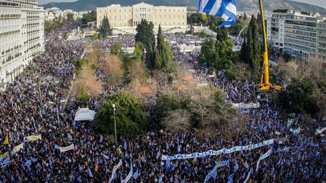 Το συλλαλητήριο για τη Μακεδονία στο Σύνταγμα - “Φρούριο” η Αθήνα με 2.000 αστυνομικούς, ελικόπτερα και drones - ΒΙΝΤΕΟ