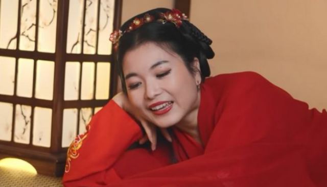 Κινέζα τραγουδά Παπαρίζου σε άψογα ελληνικά και γίνεται viral