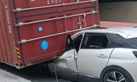 Τροχαίο ατύχημα για Μπράιαν Ντάνστον: Κοντέινερ από νταλίκα έπεσε πάνω στο αυτοκίνητό του