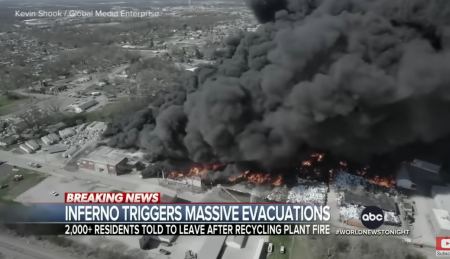 Μεγάλη φωτιά σε εργοστάσιο πλαστικών στην Ιντιάνα – 2.000 άνθρωποι απομακρύνονται από τα σπίτια τους