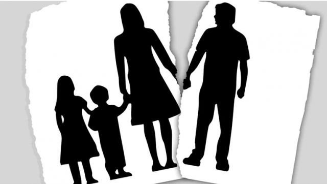 Διαζύγια - Ανατρεπτική δικαστική απόφαση: Οι παππούδες θα πληρώνουν τη διατροφή όταν δεν μπορεί ο πατέρας