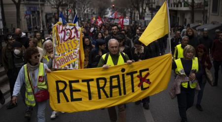 Γαλλία: Οι δημοσκοπήσεις μετά το συνταξιοδοτικό - «Δε με νοιάζουν», λέει ο Μακρόν, «προτάσσω το συμφέρον της χώρας»