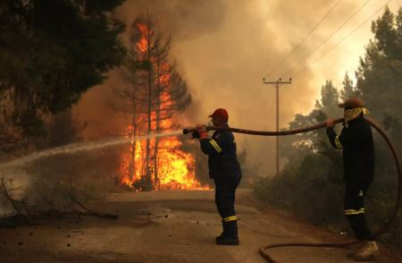 Πολύ υψηλός κίνδυνος πυρκαγιάς σήμερα για Στερεά και Αττική