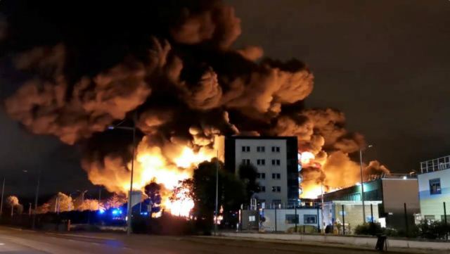 Συναγερμός στη Γαλλία! Μεγάλη φωτιά σε χημικό εργοστάσιο