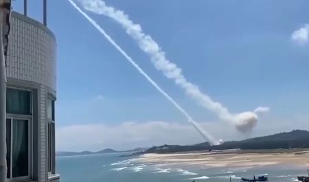 Κινεζικοί πύραυλοι «πέρασαν για πρώτη φορά πάνω από την Ταϊβάν» - Στο κόκκινο η ένταση