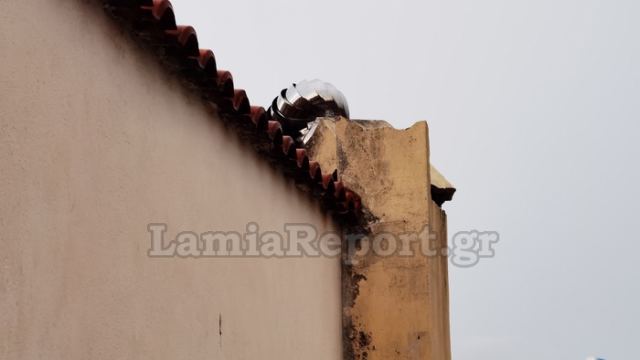 Κεραυνός έπεσε σε καμινάδα σπιτιού στη Λαμία (ΦΩΤΟ)