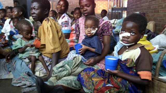 Guardian: Σχεδόν οι μισοί θάνατοι παιδιών στην Αφρική είναι από πείνα