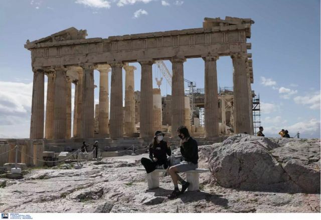 ΣΥΡΙΖΑ σε Μενδώνη: Nα απαντήσει για τα αίσχη στην Ακρόπολη ως υπουργός στη Βουλή και όχι ως ξεναγός