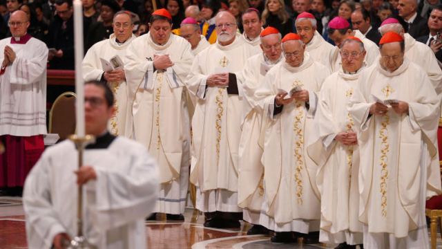 Σχεδόν 700 καθολικοί ιερείς κατηγορούνται ως παιδεραστές στο Ιλινόις