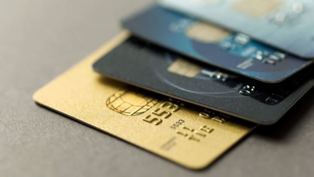 Επιτόκια - σοκ έως 23% στις πιστωτικές κάρτες