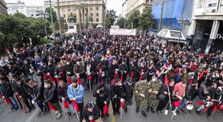 Πολυτεχνείο: Ξεκίνησε η πορεία για την 48η επέτειο - «Φρούριο» το κέντρο της Αθήνας, κλειστοί οι δρόμοι
