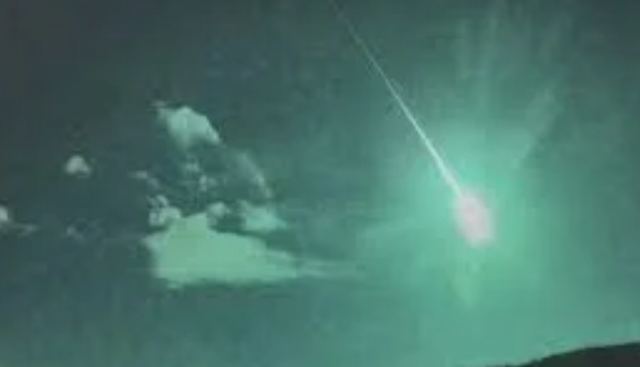 Μετεωρίτης φώτισε με δυνατή μπλε λάμψη τον νυχτερινό ουρανό σε Ισπανία και Πορτογαλία