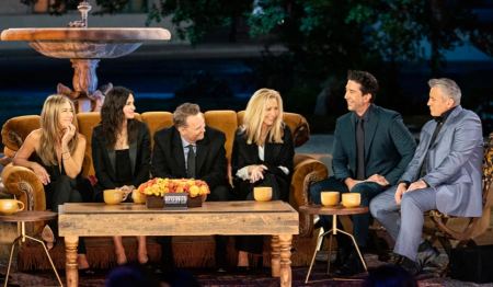Friends: Τι δηλώνει η Κόρτνεϊ Κοξ για την περίπτωση ενός δεύτερου reboot της δημοφιλούς σειράς