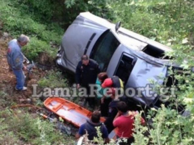 Αυτοκίνητο έπεσε σε χαράδρα 20 μέτρων - Σώος ο οδηγός!