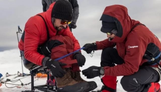 Η πρώτη ομάδα ατόμων με αναπηρία ετοιμάζεται να διασχίσει τον παγετώνα Vatnajokull της Ισλανδίας