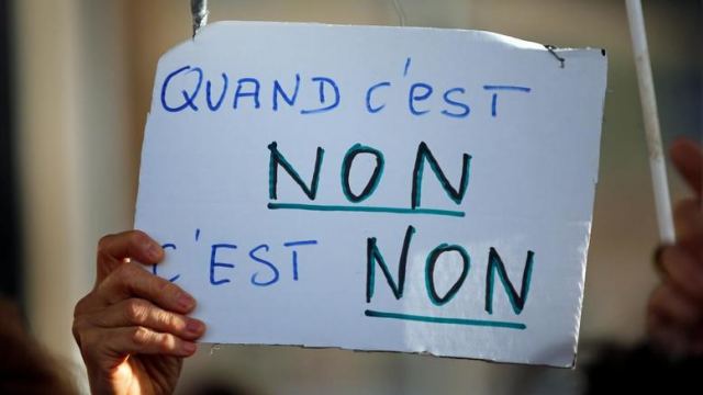 Γαλλία: Το πρώτο πρόστιμο σε άντρα που χαστούκισε τα οπίσθια 21χρονης