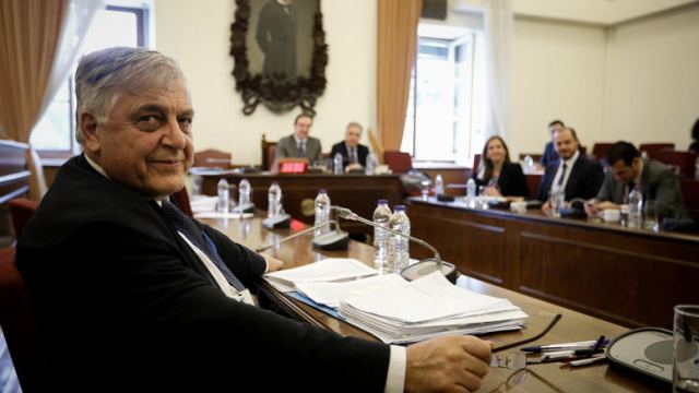 Κόντρα ΝΔ-ΣΥΡΙΖΑ μετά τις αποκαλύψεις Αγγελή για τη Novartis