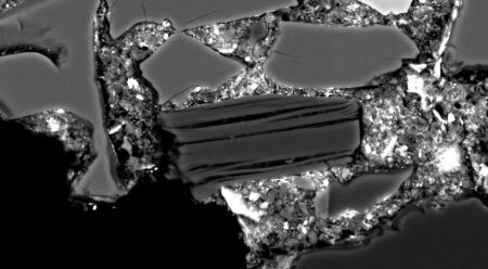 Έλληνας έκανε μοναδική ανακάλυψη ένυδρων ορυκτών σε ιστορικό μετεωρίτη - Νέα πηγή προέλευσης του νερού στη Γη