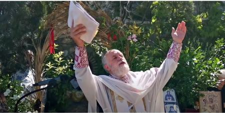 Άγιοι Ισίδωροι: Τέλος τα «θαύματα», η Ιερά Σύνοδος απομακρύνει τον παπα-Δημήτρη Λουπασάκη