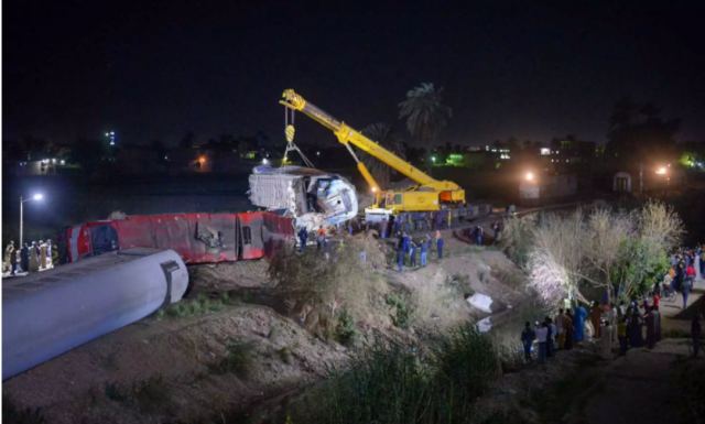 Αίγυπτος: Οκτώ άνθρωποι συνελήφθησαν για το πολύνεκρο σιδηροδρομικό δυστύχημα