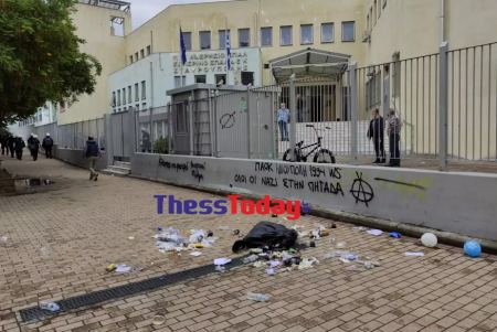 Θεσσαλονίκη - ΕΠΑΛ Σταυρούπολης: Νέα επεισόδια! Επίθεση κουκουλοφόρων μέσα από το σχολείο με μολότοφ