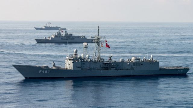 Ενδείξεις αποκλιμάκωσης στο Αιγαίο: Οι Τούρκοι αποσύρουν πλοία και «κατεβάζουν» tweet που μίλαγε για έναρξη ερευνών