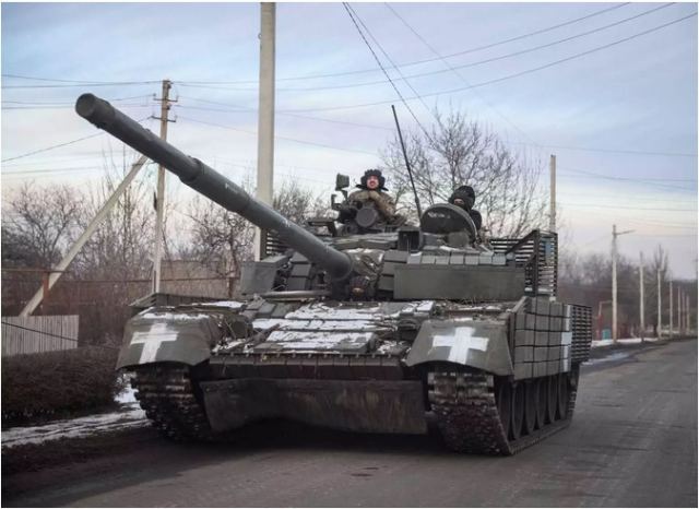 Πόλεμος στην Ουκρανία: Η Ρωσία «πιθανόν» έχει χάσει «τα μισά» βαριά άρματα μάχης που διέθετε