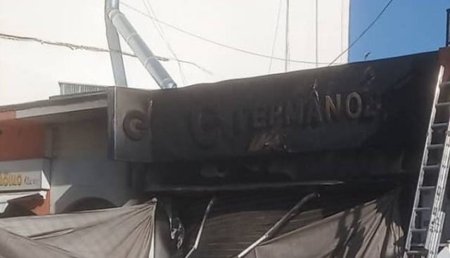 Κάηκε ολοσχερώς το κατάστημα «Γερμανός» στη Νέα Ιωνία Βόλου