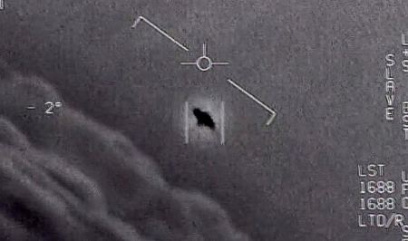 Οι ΗΠΑ έχουν στην κατοχή τους άθικτα εξωγήινα UFO, λέει πρώην ανώτερος αξιωματούχος μυστικών υπηρεσιών