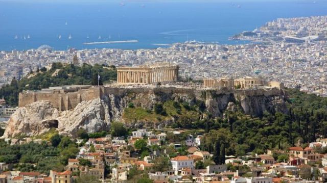 Reuters: Το 2024 θα μπορούσε να είναι η χρονιά της Ελλάδας – Η ηρεμία έχει αποκατασταθεί και η οικονομία θα «εκτοξευτεί»
