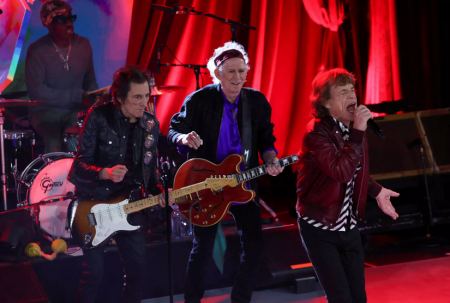 Rolling Stones: Οι «γερόλυκοι» τραγουδάνε ακόμα – Έβγαλαν νέο άλμπουμ μετά από 18 χρόνια