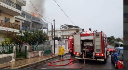 Καλαμάτα: Πυρκαγιά από κεραυνό σε σπίτι