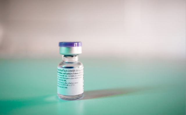 Εμβόλια κορωνοϊού – Έρευνα: AstraZeneca και Pfizer παρουσιάζουν 87% αποτελεσματικότητα μετά την 1η δόση