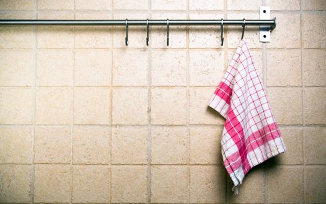 Το συχνό λάθος που γίνεται με τις πετσέτες της κουζίνας