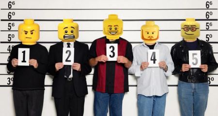 Η Lego τα… βάζει με αστυνομικό τμήμα στην Καλιφόρνια: «Μη βάζετε φιγούρες μας στα πρόσωπα υπόπτων»