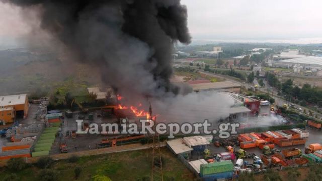 Δείτε ΒΙΝΤΕΟ από ψηλά με τη μεγάλη πυρκαγιά στο εργοστάσιο