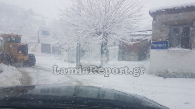 Φθιώτιδα: Ώρες αγωνίας για εκδρομείς στη χιονισμένη Άγναντη