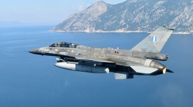 Πτώση F-16: Μιάμιση ώρα πάλευε στην ανοιχτή θάλασσα ο πιλότος