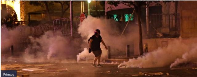 Βηρυτός: Οργή πολιτών κατά της κυβέρνησης - Σφοδρές συγκρούσεις διαδηλωτών με την αστυνομία