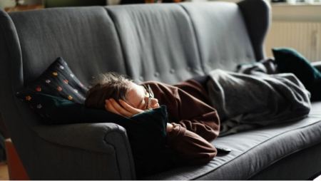 Μελέτη έδειξε πως ο ύπνος μέσα στην μέρα μπορεί να αποτρέψει τη γήρανση