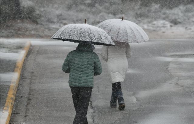 Έκτακτο δελτίο επιδείνωσης: Νέα κακοκαιρία από αύριο με καταιγίδες και χιόνια